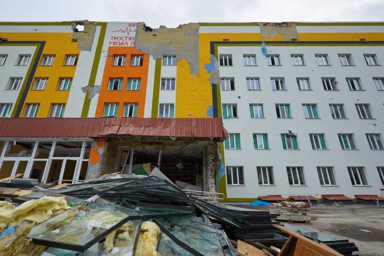 Сумський суд виніс заочний вирок двом окупантам, які обстріляли лікарню з танка  