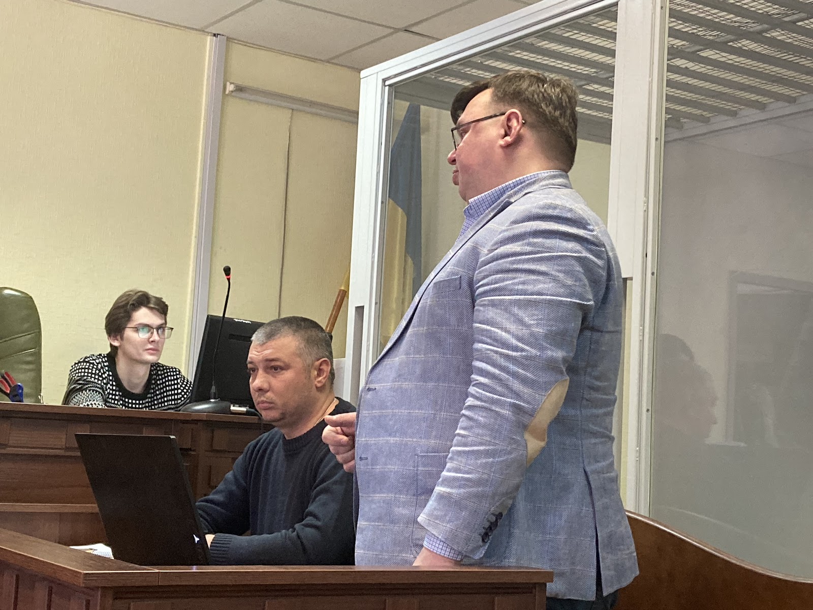 “Лєжать, Бандера”: суд наново почав розглядати справу поліцейського Мельникова, який побив активіста біля столичного райвідділу “Лєжать, Бандера”: суд наново почав розглядати справу поліцейського Мельникова, який побив активіста біля столичного райвідділу