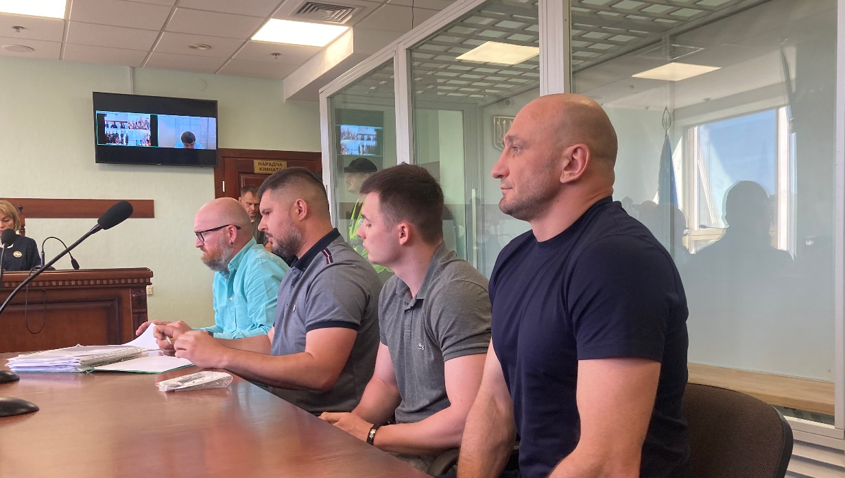 Вбивство військового у Києві: раніше відпущені з-під варти обвинувачені знов поїхали до СІЗО