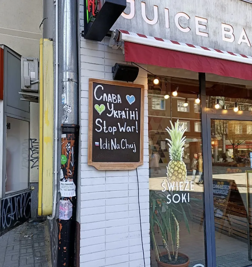 Документи, проїзд, житло, побут. Як Польща зустрічає переселенців з України