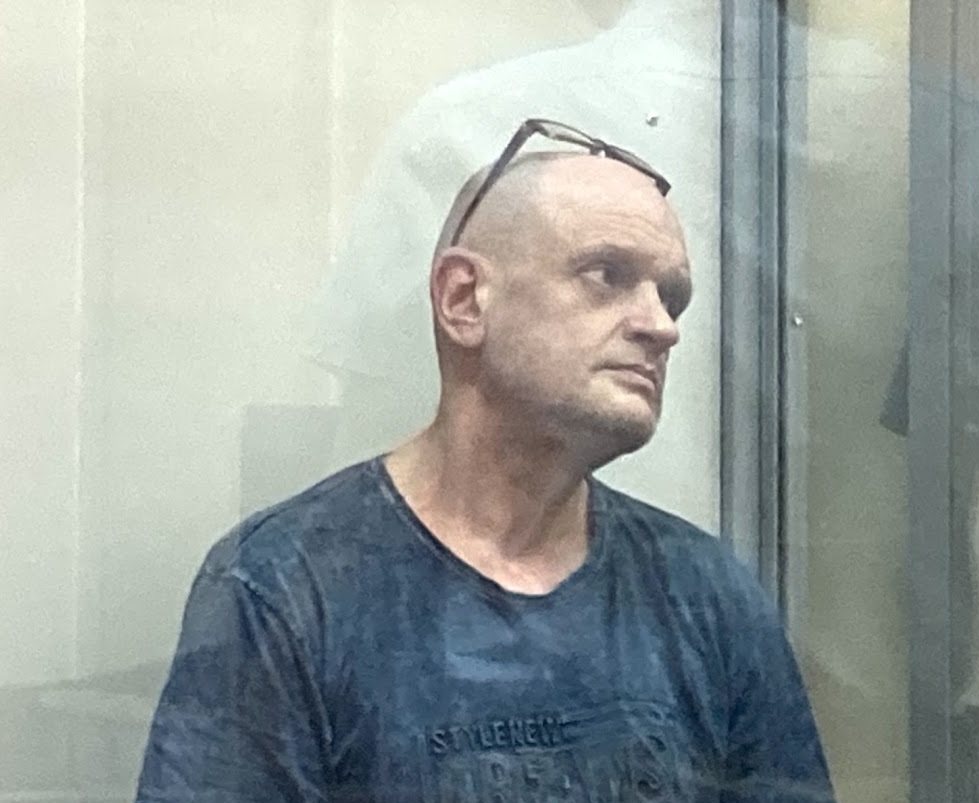 Експрацівника «Укроборонпрому», який писав другу з рф про техніку та наслідки обстрілів, судять за держзраду 