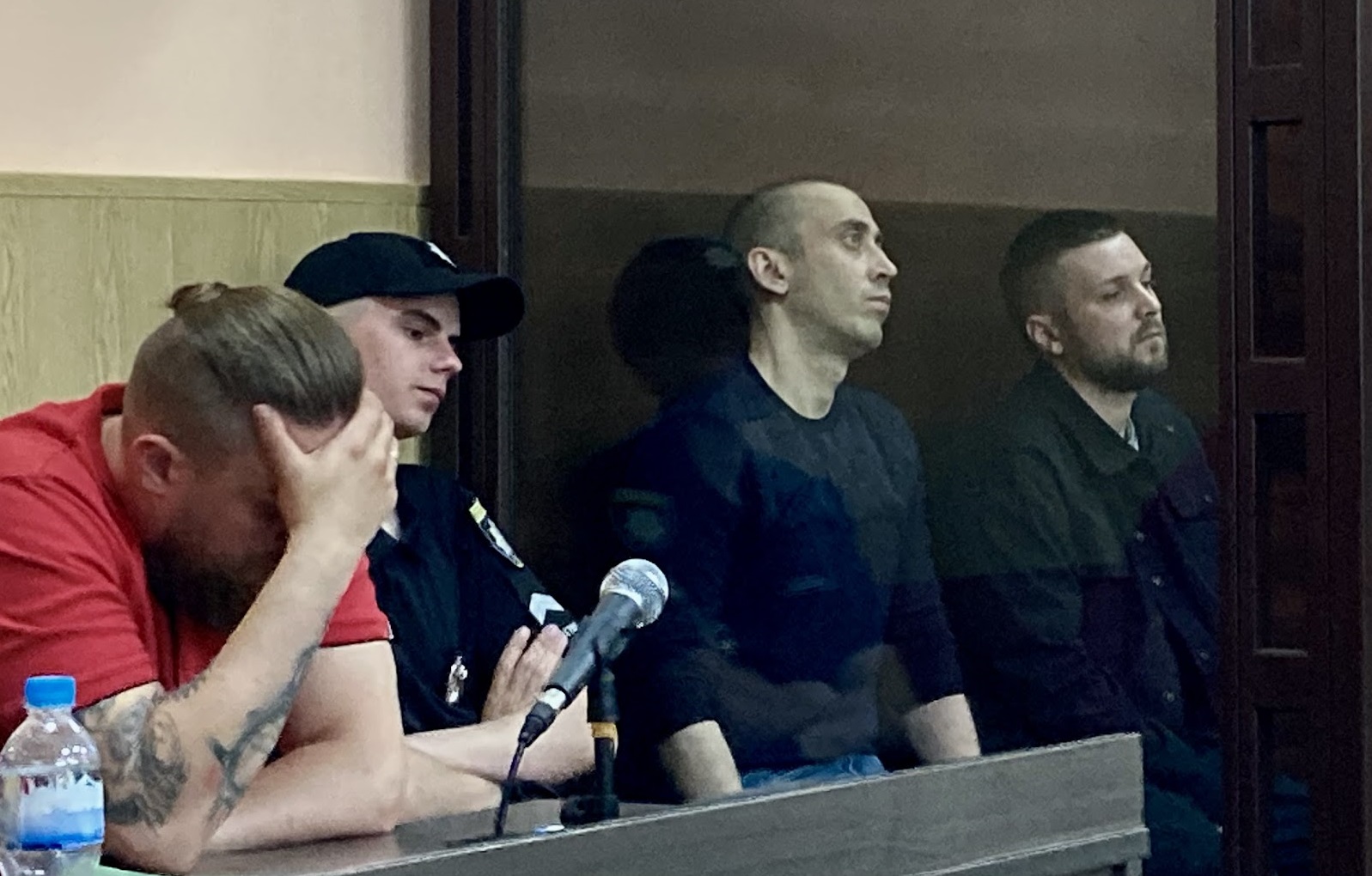 У справі держзради ДСНСників з Іванкова у суді показали беззмістовне аудіо з шумом та музикою як доказ