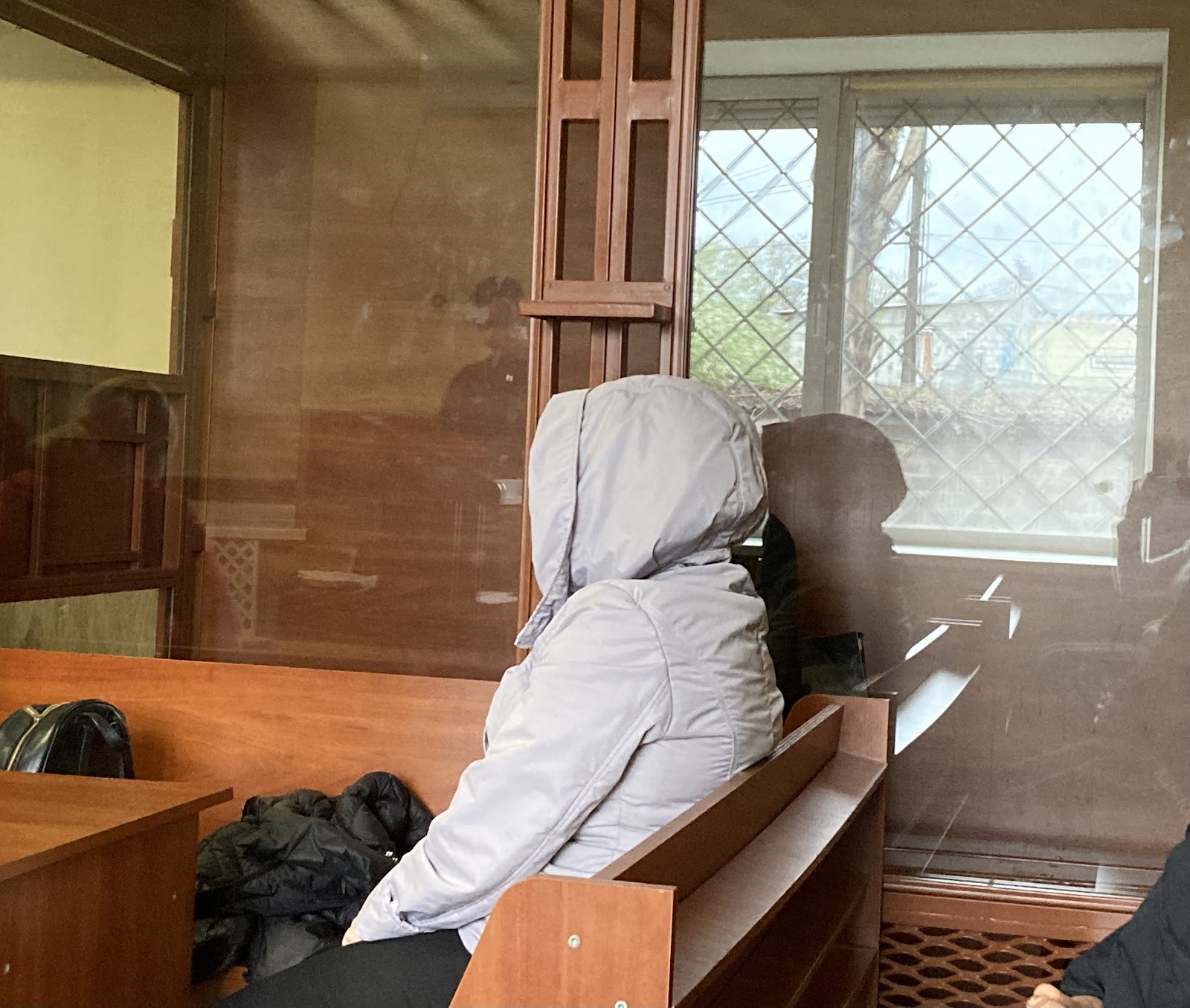 Передавали секретні дані в цукерках: за держзраду судять співробітника СБУ та пенсіонера