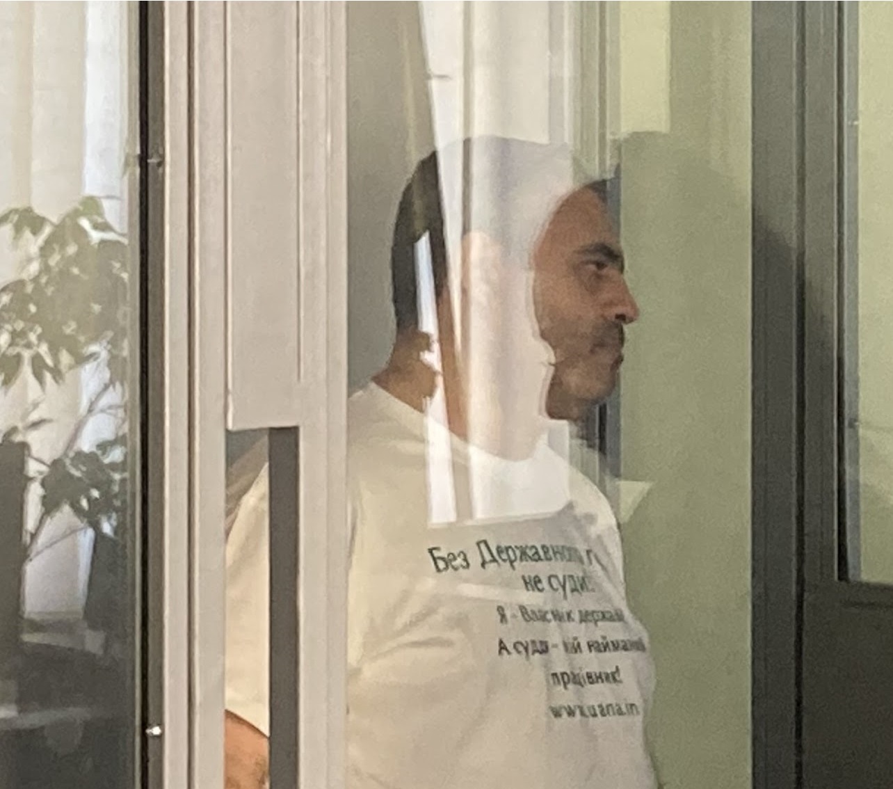 У Києві судять чоловіка, який зафільмував персональні дані військових під час комендантської години 