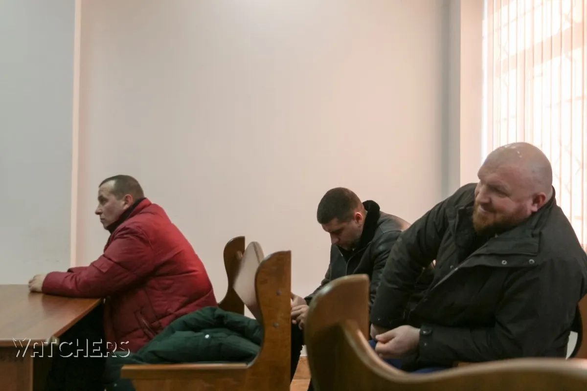 Свідок у справі нападу на майданівців бачив, як «тітушка» діставав автомат із багажника авто Свідок у справі нападу на майданівців бачив, як «тітушка» діставав автомат із багажника авто