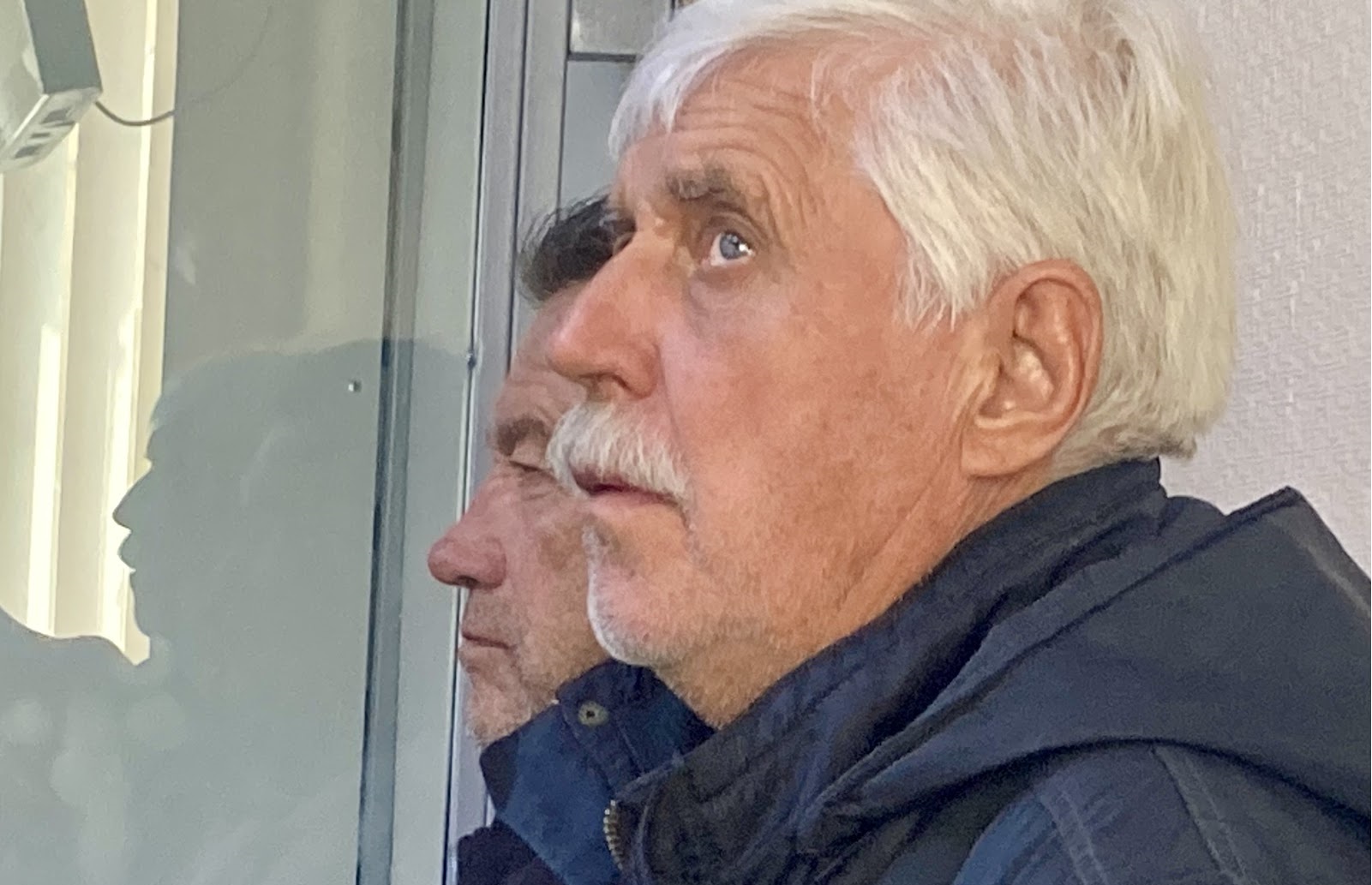 Напали на волонтерку через українську мову: один пенсіонер визнає вину, інший – сумнівається 