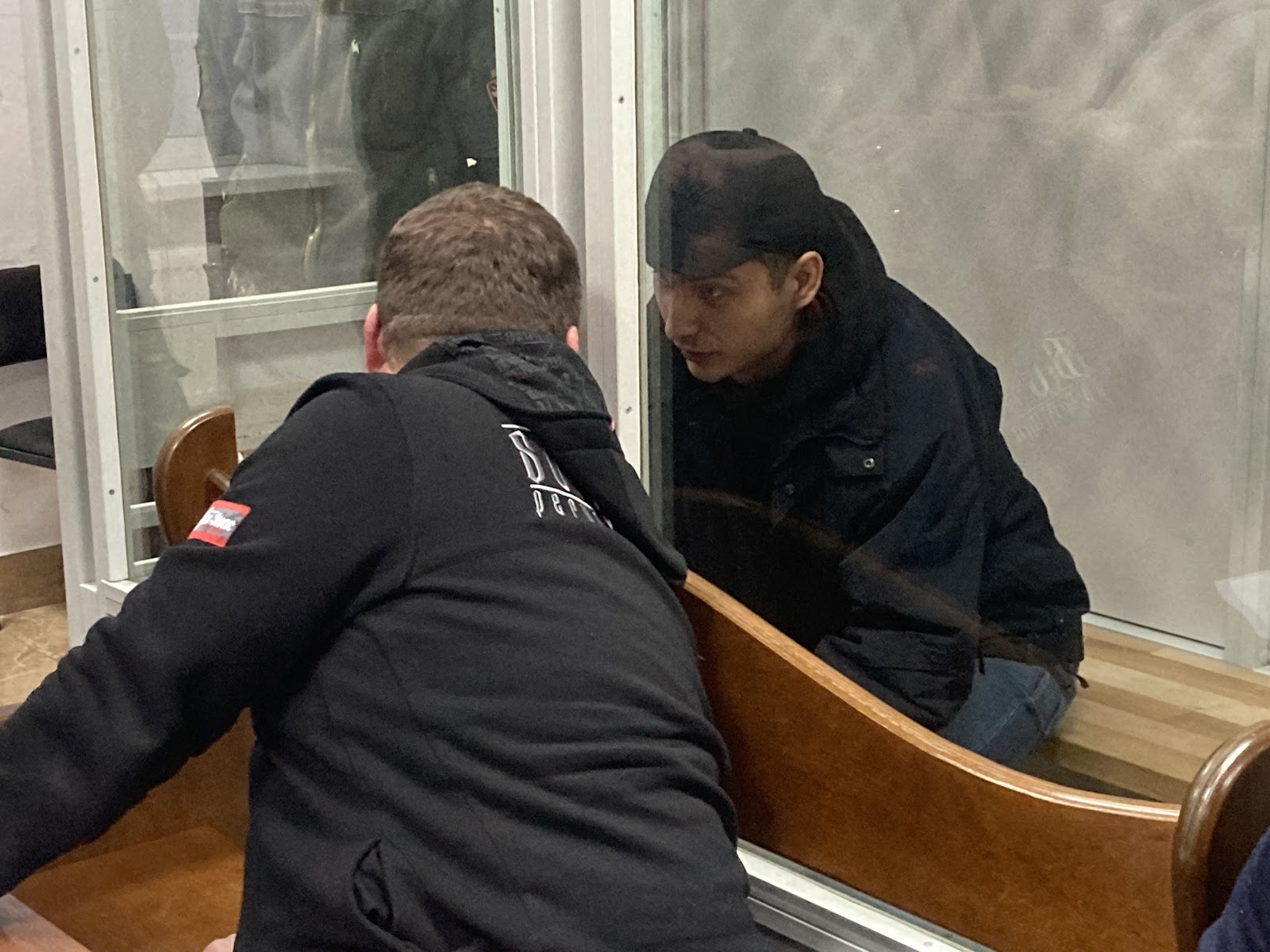 Вбивство біля фунікулера: неповнолітнім свідкам – друзям загиблого – продовжують погрожувати, іншим надсилають фото зі стеження за ними