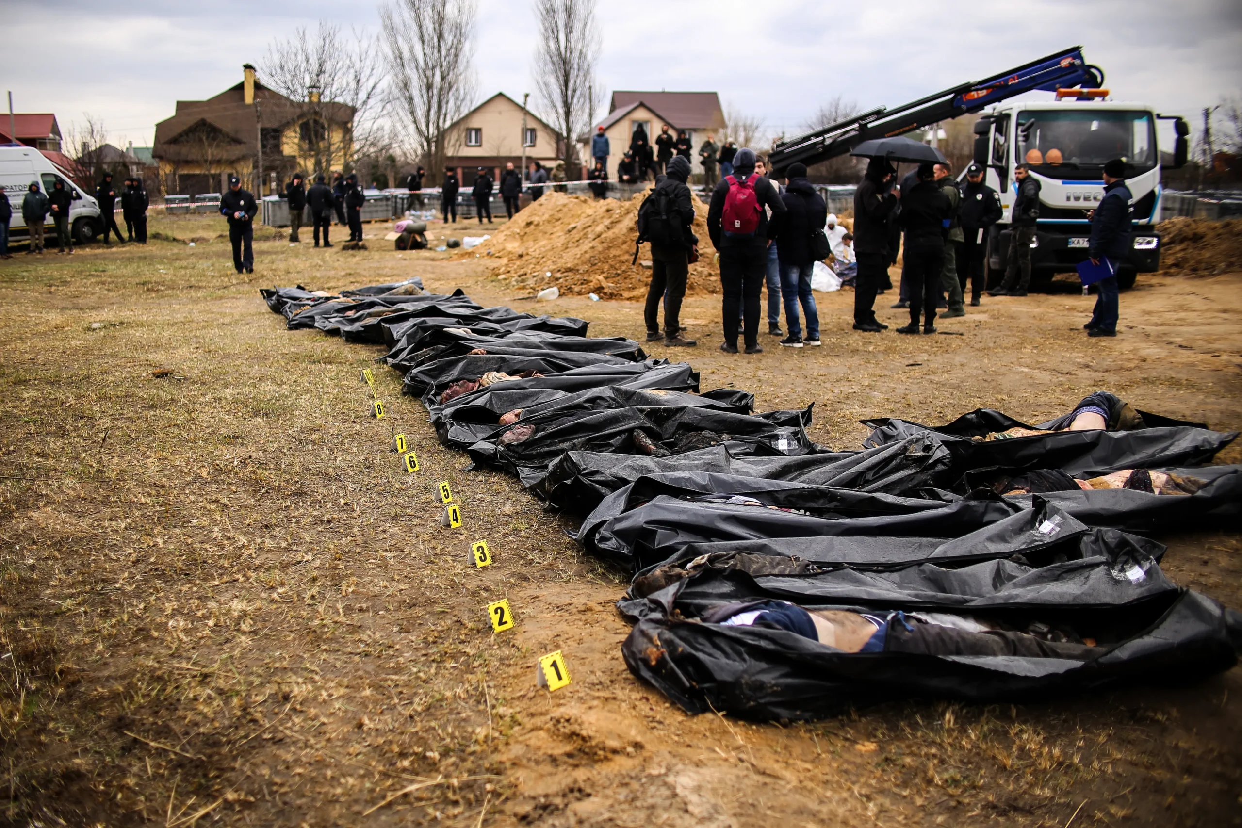 Братська могила в Бучі: ексгумація та вбивство через національність