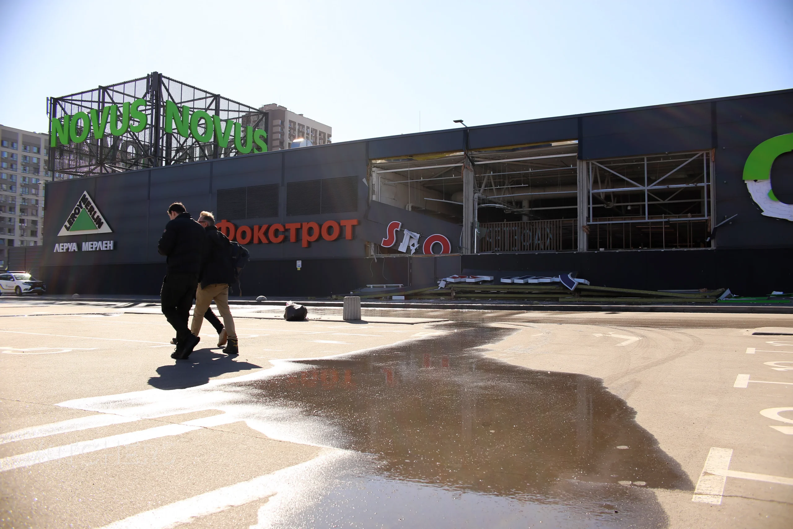 Фоторепортаж з обстріляного Retroville. Руйнування, загибель й життя у воєнному Києві