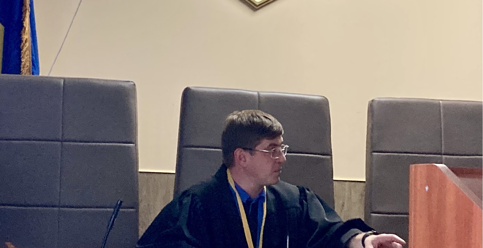 Гасили недопалки, роздягали та били: заочно судять банду росіян за злочини у Броварському районі 